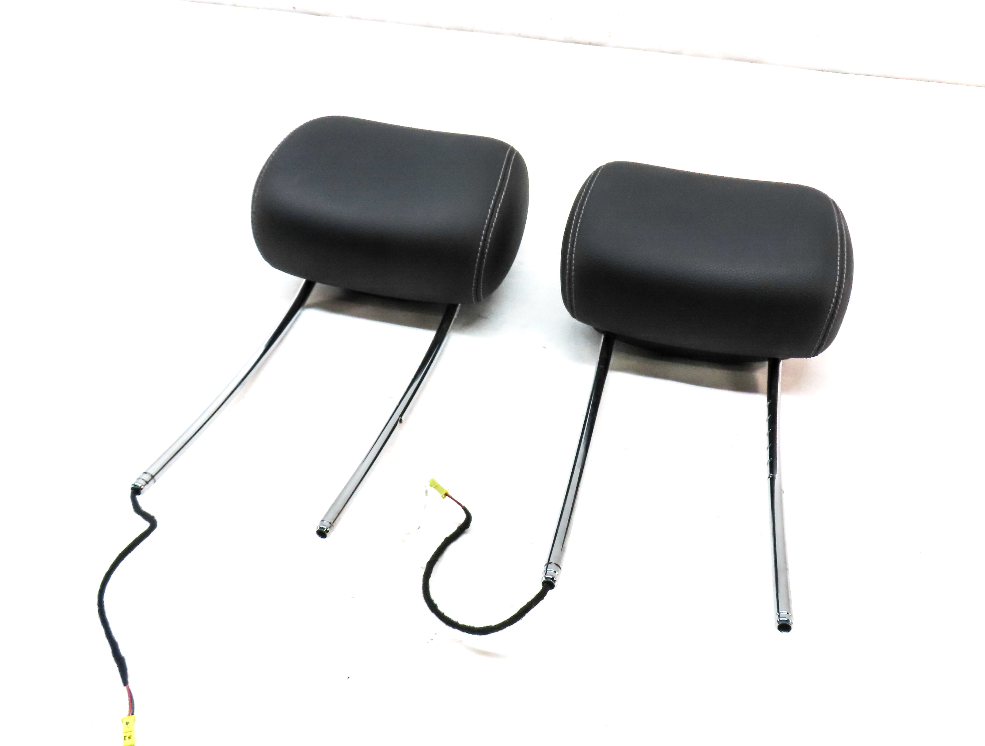 07-09 MERCEDES GL-CLASS X164 FRONT LEFT & RIGHT SEAT HEADREST SET/2(BLACK)  — exact item pictured